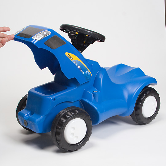 ニューホランドミニ:ボンネットが開きます