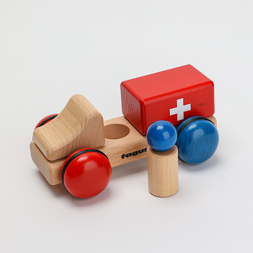 FA-17 ミニシリーズ 救急車:人形は着脱可能です