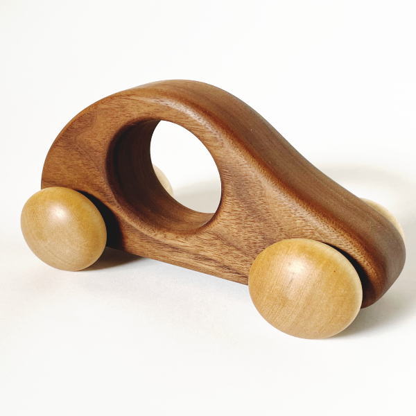 送料無料　木のおもちゃ　くるま　 北海道製　日本製　国産　乗り物　車　乗物　木製玩具　手作り　ハンドメイド　ウッドクラフト　ウォルナット　置物　インテリア　オブジェ
