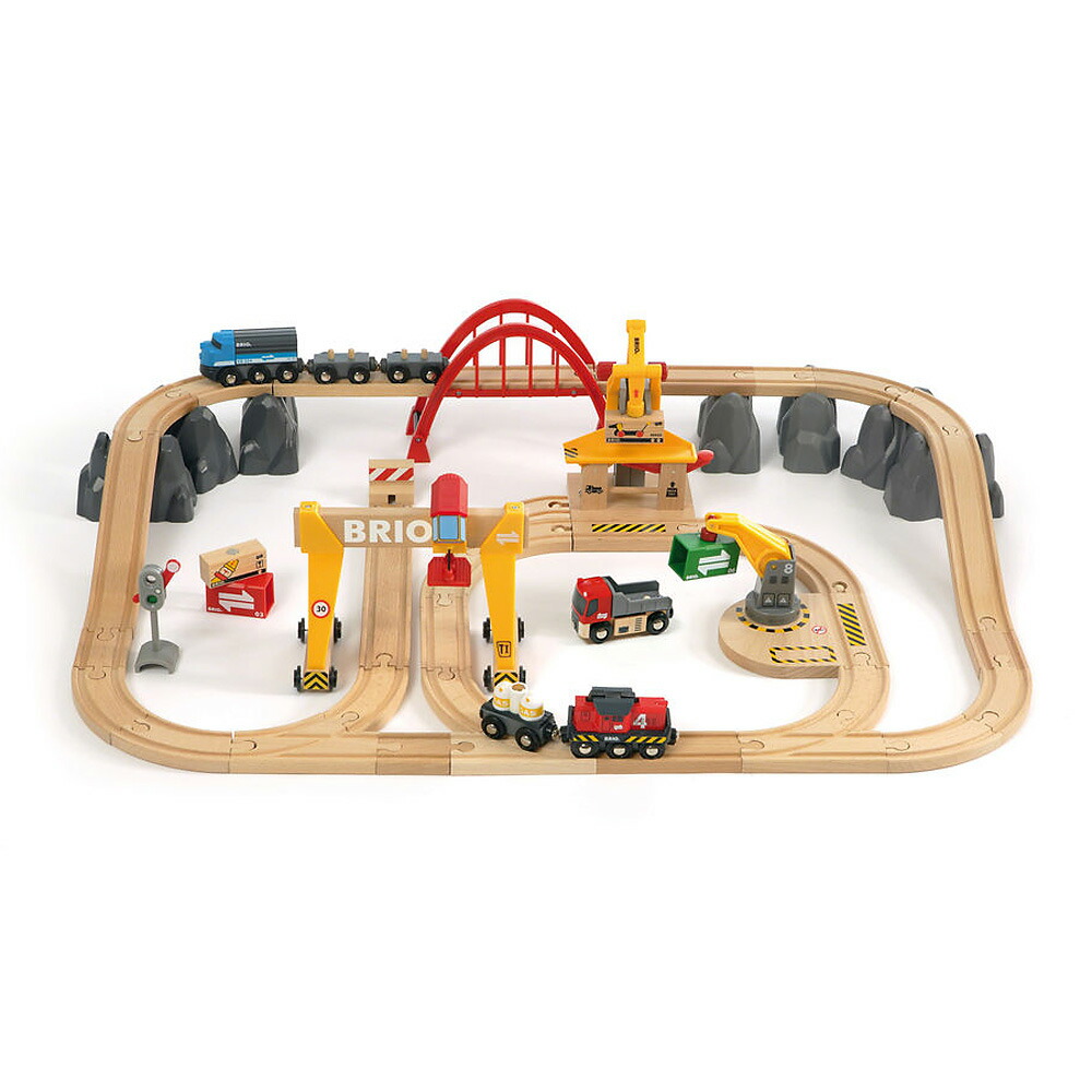 BRIO ブリオ レールウェイセット カーゴレールデラックスセット〜BRIOの大人気玩具・木製レールセットリーズ！貨物列車がモチーフの豪華レールウェイセット。54ピース。【誕生日プレゼント 1歳半 2歳 3歳 男の子 木のおもちゃ 知育玩具 クリスマス 子供】(33097)