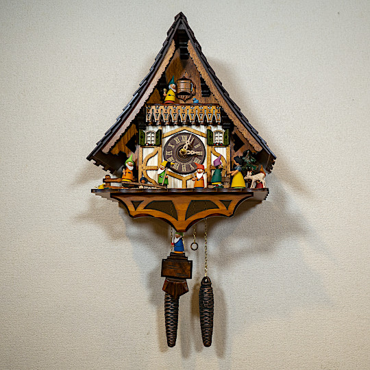 Q1101S/9W 鳩時計・白雪姫(電池式・壁白):メイン画像