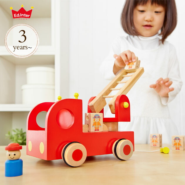 木のおもちゃ 消防車 働く車 ブロック 知育玩具 ＼ラッピング無料／ エド・インター カタカタ森の消防隊 810385 プレゼント おもちゃ 女の子 男の子 木のおもちゃ 消防車 働く車 ブロック 知育玩具