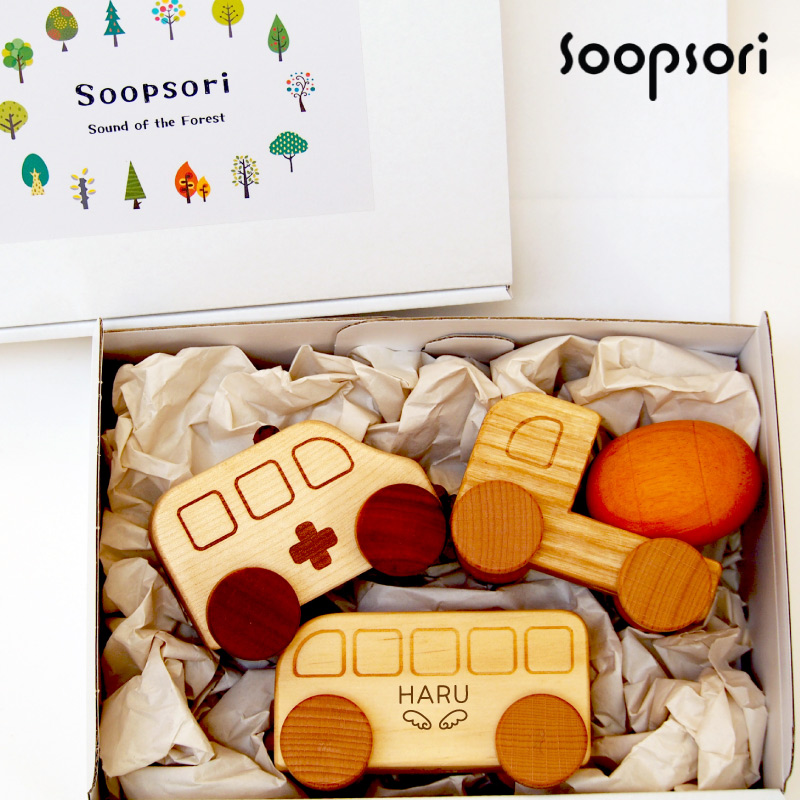 クリスマスプレゼント 名入れ 木のおもちゃ 車 選べるミニカー3個セット 働く車 おもちゃ 乗り物 パトカー 消防車 救急車 ミキサー車 バス ワゴン クルマおもちゃ 10ヶ月 1歳 1歳半 2歳 3歳 男の子 誕生日 出産祝い ギフトセット スプソリ